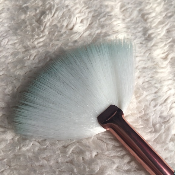 Brand New Mermaid Makeup Brush Set - Picture 4 of 7